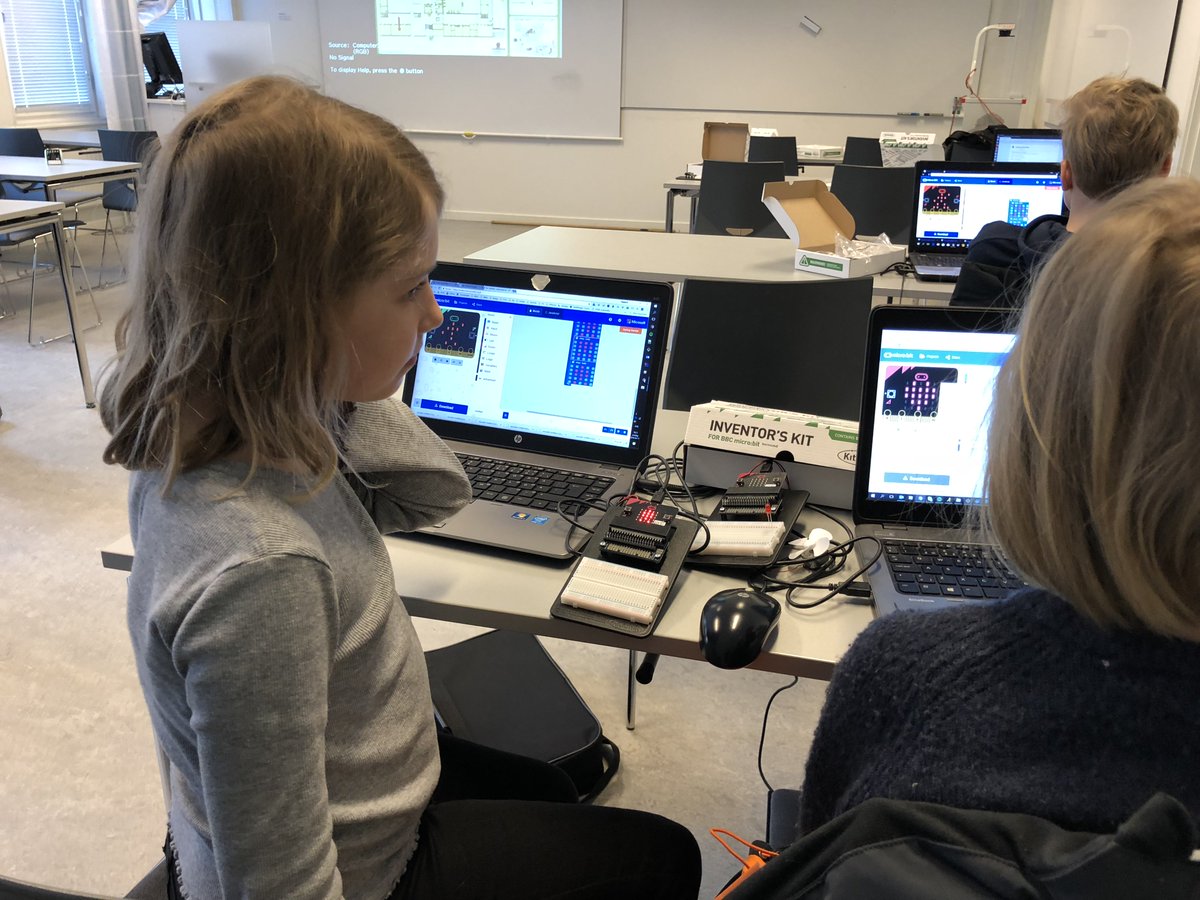 msallstr's tweet photo. Otroligt kul att se nyfikenheten och engagemanget hos barnen. Micro-bit och Scratch stod på programmet. Kul med en 50/50 fördelning också #umedev #umedevkidz https://t.co/R7H13s0GJr