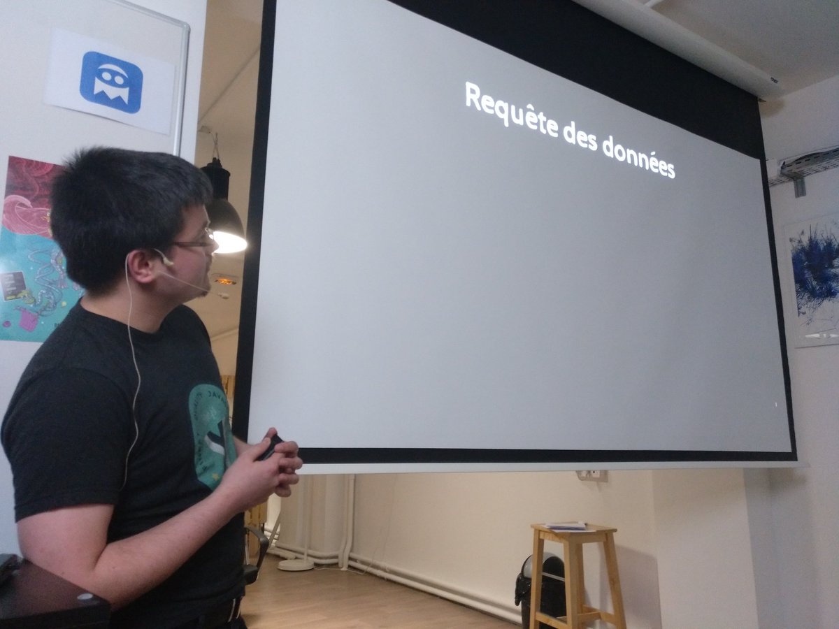 vuejsparis's tweet image. Après des sacrés problèmes techniques 🔧 😅
On continue avec @Akryum pour parler d'Apollo et GraphQL
#vuejsparis @bluecoders