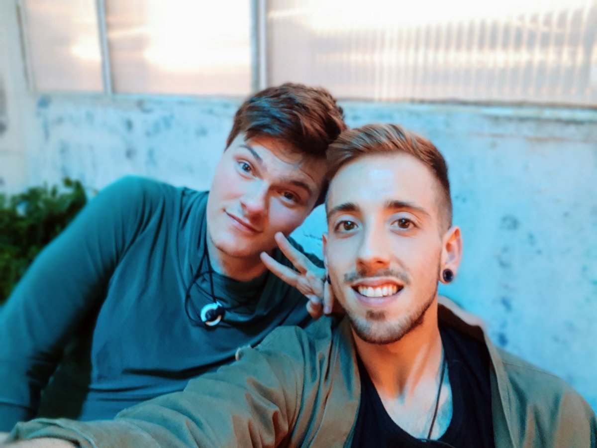 Adrian_FAB18's tweet photo. 💙 Timón y Pumba 💜  #FamaABailar11A https://t.co/o1eErD8Vog