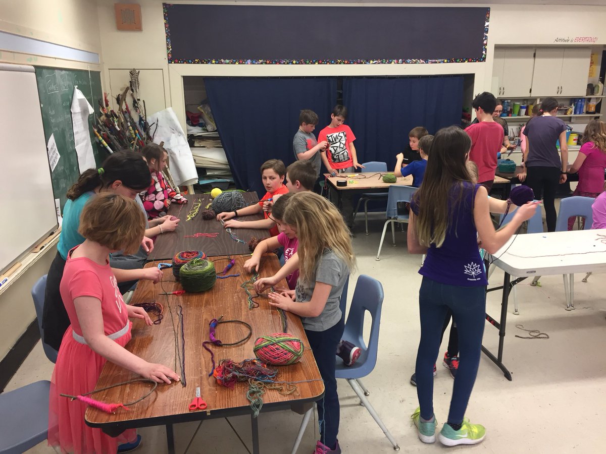 Creating woven trees in the grade 3 art class! Great to have grade 6 helpers!