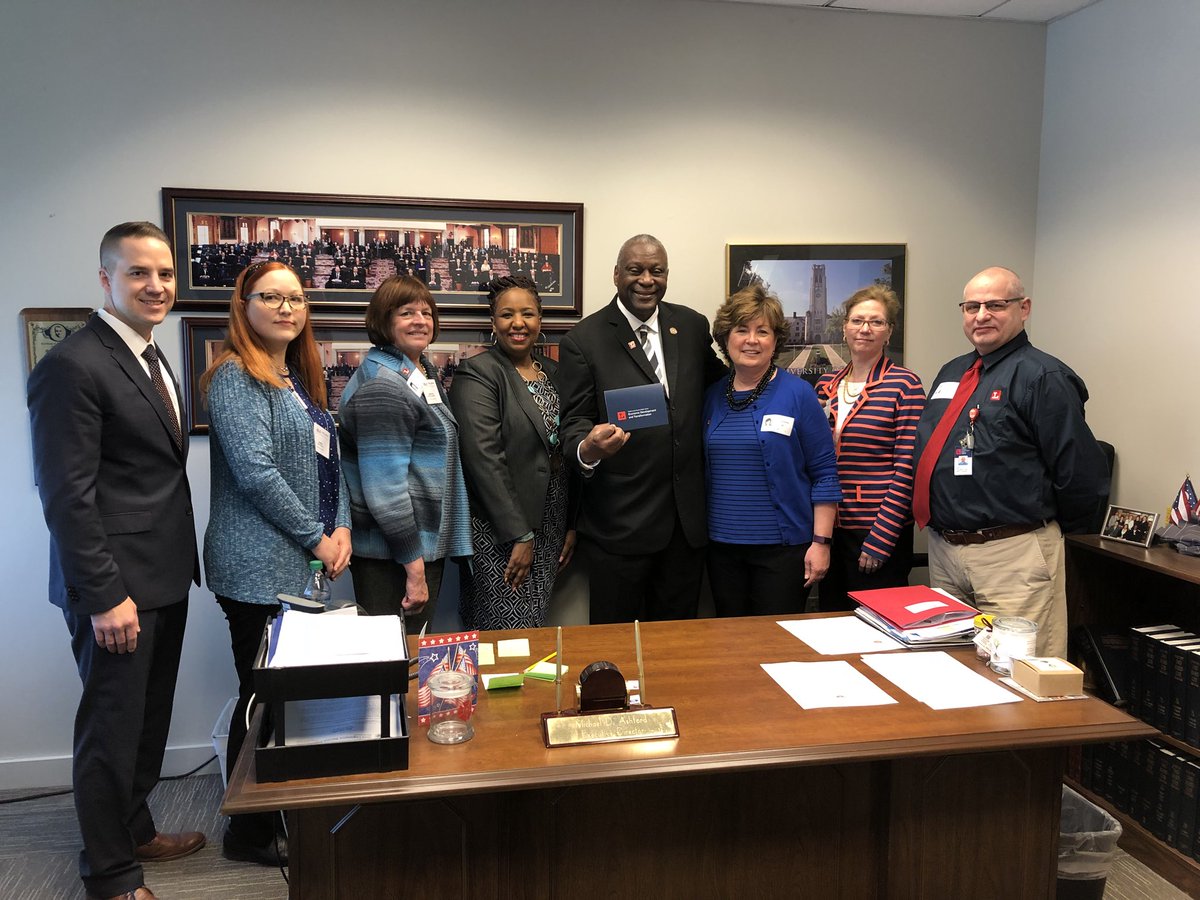 RepMikeAshford's tweet photo. I enjoyed meeting with @ToledoLibrary for their legislative advocacy day. Great conversation on the important role public libraries play in moving our communities forward through information, technology and education. #LibrariesLead https://t.co/KKuaR3wBA4