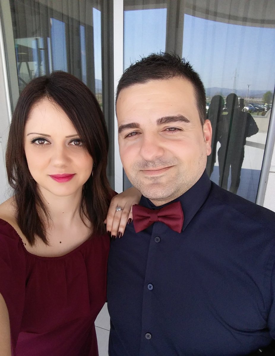 VirtualBreeze's tweet image. Vreme ide, a mi sve mlađi i lepši...