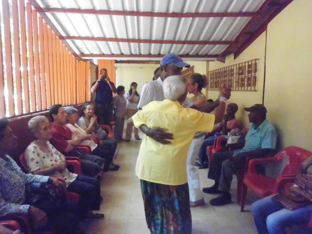 Inass_BarutaIB's tweet photo. @sala.inass EL CSSA BARUTA Y CSSA PETARE REALIZARON  UNA ACTIVIDAD   SOBRE EL PATRIMONIO CULTURAL VIVIENTE EN EL QUE OFRECIERON UNA DIVERSIDAD CULTURAL DONDE PARTICIPARON LOS ADULTOS MAYORES DE AMBOS CENTROS. https://t.co/KroQKdGvLl