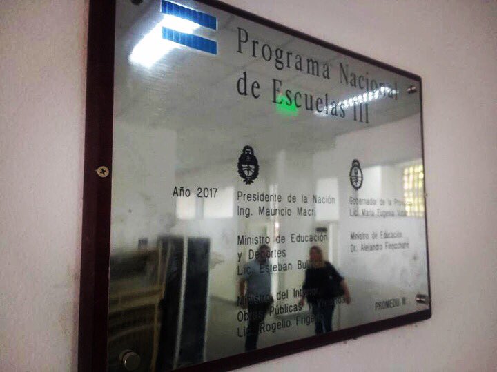 Region3E's tweet photo. 11.04.2018
Ya próximo a #inaugurarse el nuevo edificio de la Escuela de Arte en Isidro Casanova, fuimos a #entregarmobiliario y charlar con su Director el Prof Pedro DI GAUDIO. 
#NoSeCierranLosInstitutosSeInauguran
#EscuelaPublica📐📏📑📒
#RegionEducativa3 https://t.co/gD2zv2WPkW