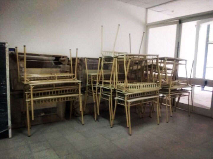 Region3E's tweet photo. 11.04.2018
Ya próximo a #inaugurarse el nuevo edificio de la Escuela de Arte en Isidro Casanova, fuimos a #entregarmobiliario y charlar con su Director el Prof Pedro DI GAUDIO. 
#NoSeCierranLosInstitutosSeInauguran
#EscuelaPublica📐📏📑📒
#RegionEducativa3 https://t.co/gD2zv2WPkW