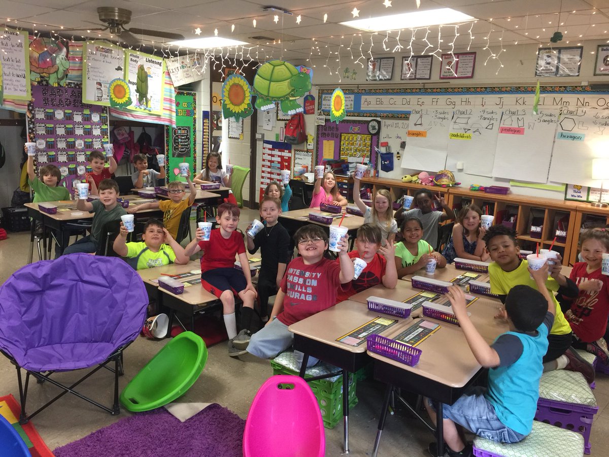 DameronMC2's tweet photo. I love that we have admin that encourages us to live on our kids in special ways! #MCLeads #ilovemyschoolday2018 @bcampbell70 @paigethornhill https://t.co/1hD6UgSJFU