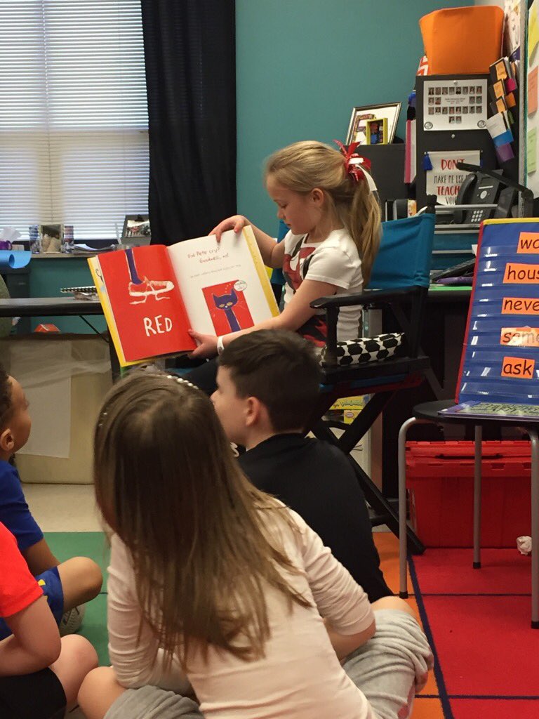 DuelloReed2's tweet image. Guest reader Rylee reading a class favorite!! #ryleereads #duellolearns
