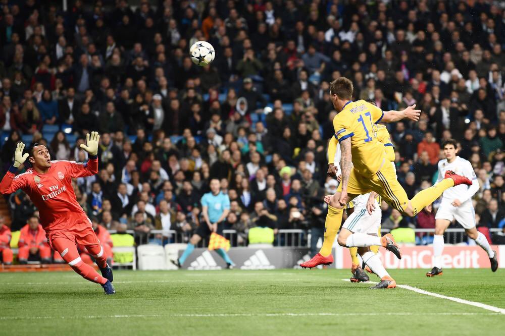 khaledalnouss1's tweet image. HT Real Madrid 0-2 Juventus

Shots: 10-6
On target 3-4
Dribbles 5-6
Tackles 6-4
Pass Accuracy 91%-81%
Possession 62-38%