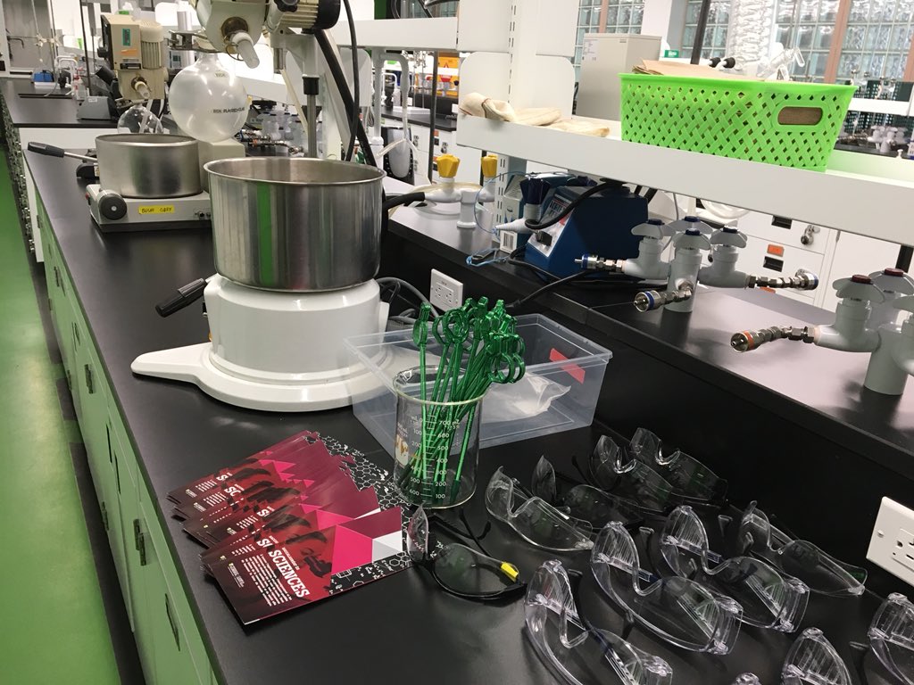 Le Campus Saint-Jean dit au revoir à ses vieux laboratoires de science et fait peau neuve. Je vous fais visiter ce soir dès 18h! #rcab