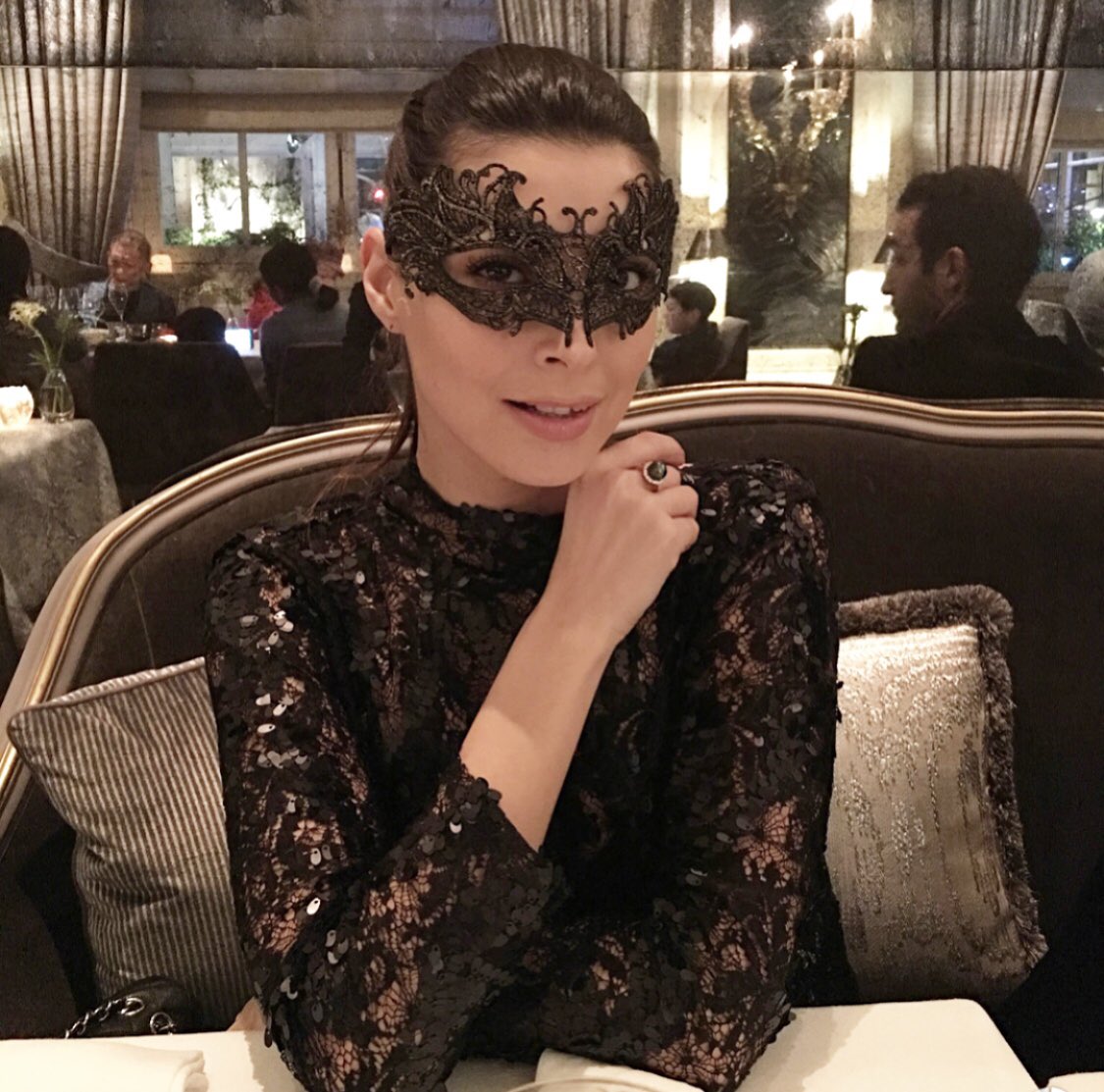 Eyes are the
mirror of the soul... they said... #parisianevening #feelingblessed ✨