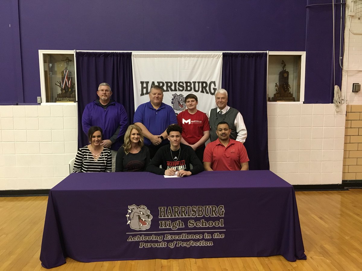 Hbg_Athletics's tweet photo. Congratulations Harrisburg Bulldog, Isaiah Saulsberry for signing with Maryville University in Basketball today. Bulldog Nation is proud of you. Go Dogs! https://t.co/1C2P1wHrMB