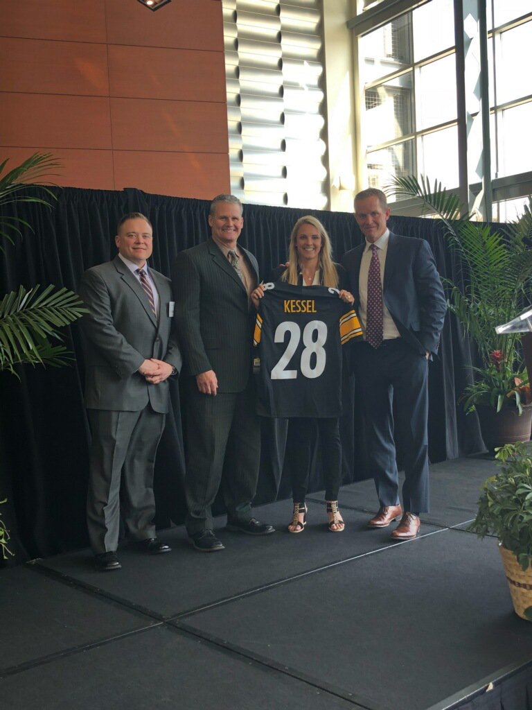 AmandaKessel28's tweet photo. Had a great time with @UPMCSportsMed today in Pittsburgh! Thanks for having me out! https://t.co/t9JBkCVCyG