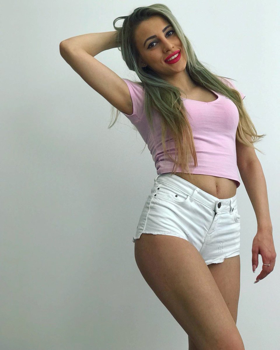 SophydivaCB's tweet photo. Hey guys, i'am back on twitter!✌🏼😎 Show me some love😋😘 hot pic? 🌡💣❤️😍🔝 https://t.co/o3Lj2bJ2Ax