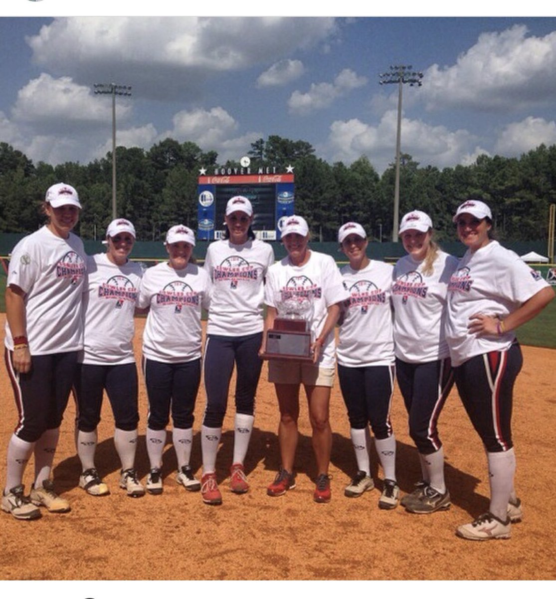 USSSAPride's tweet photo. Happy birthday @DanielleLawrie5 ! So many memories made and lives touched watching you compete in this jersey! Thankful to have been part of your journey of a career.
#stillaboss #competitor #playUSSSA #dreamNPF https://t.co/NH5bK4L1w4