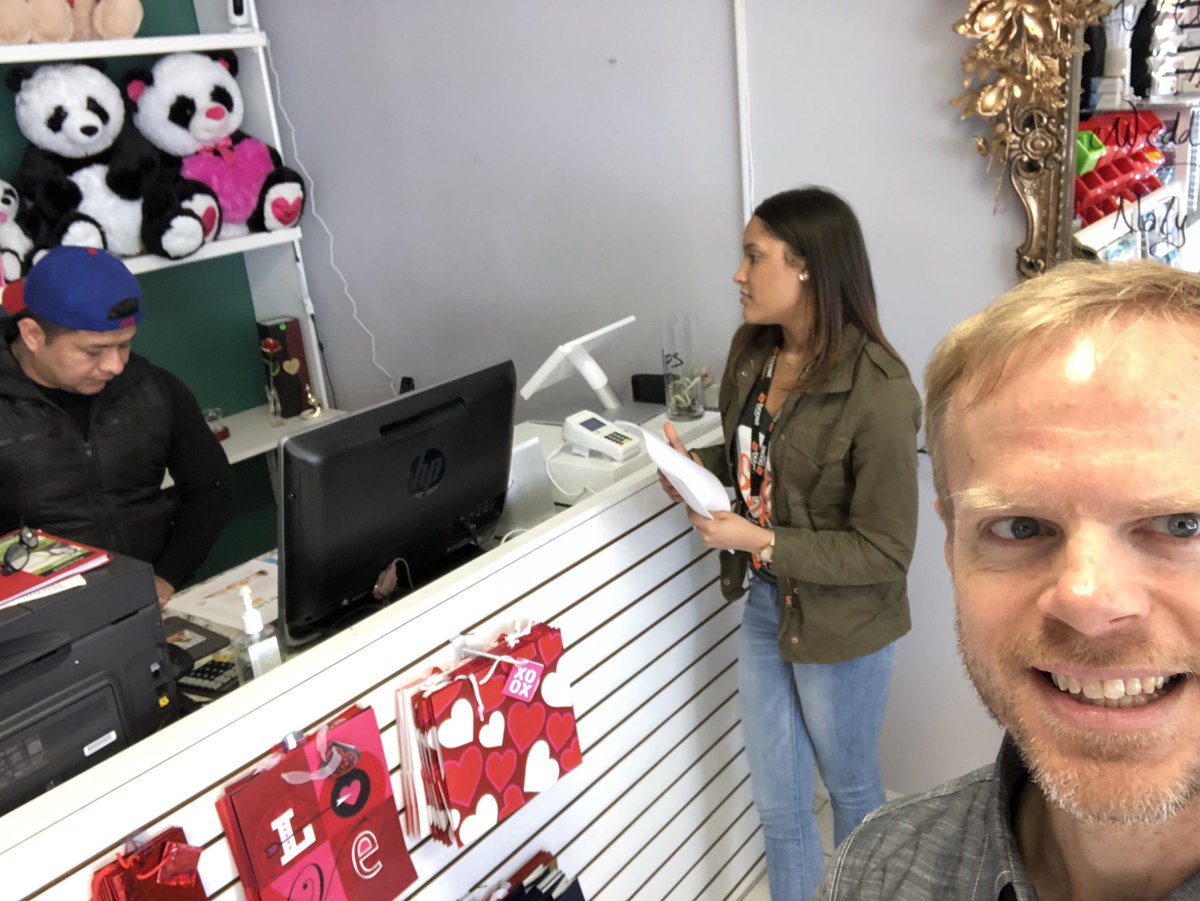 F_Bender's tweet image. Promoting special employee offer to all the shops in the plaza w Neocomm.  Selena is doing an amazing job!!  Over 20 stores visited!! @DCSouth_Pauline @FayeAirhart @Boost_Neocom @spgwmd @MikeWodzisz @KevinH_VHA @Eric_K_Wong