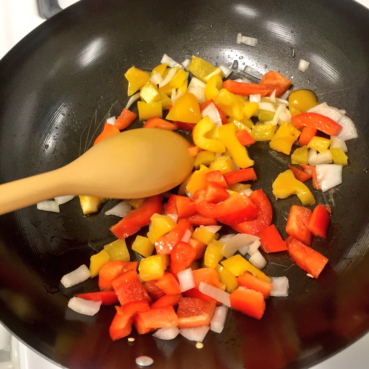 MsZielinskiMHS's tweet photo. Fajitas, sunshine, and smiles! ☀️@Mehlville_HS #WeAreMehlville #msdr9 #mhsfoodie https://t.co/04tJrwTjfd