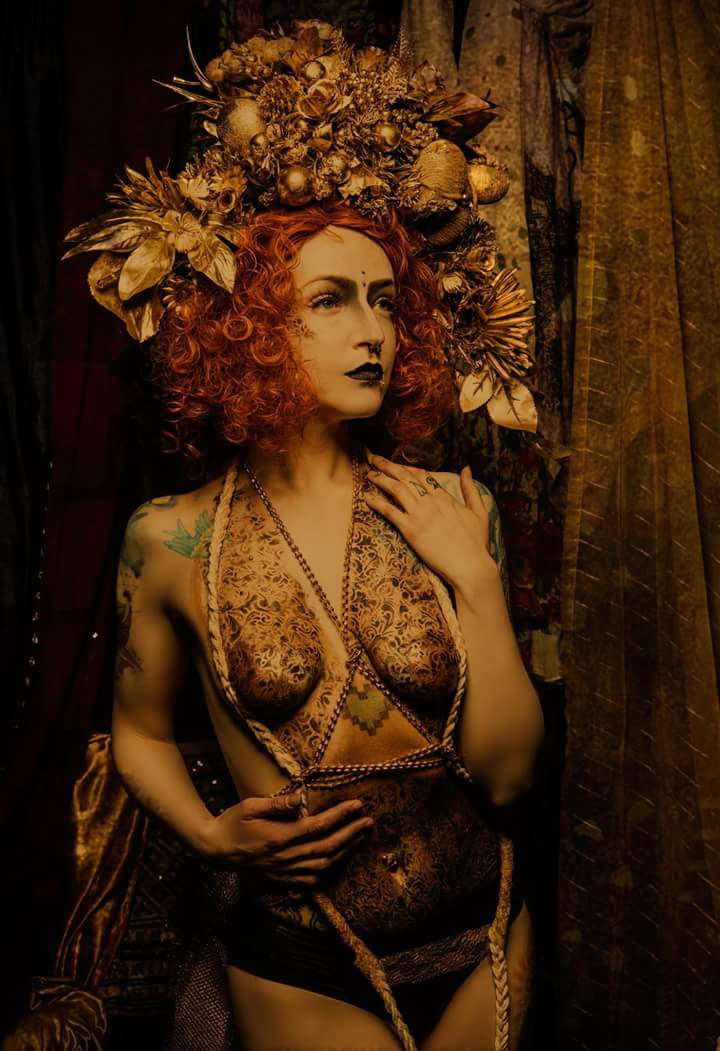 FraughenSarah's tweet photo. Klimt themed photoshoot at new generation camera club
Photographer: Rick taylor
Model: sara vogel
Styling and mua @FraughenSarah
#bodypaint #creativemakeup #artist #creativehumans https://t.co/qnij4wiM11