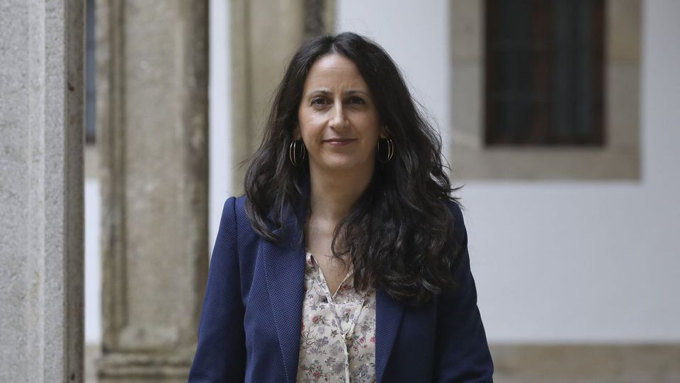 vozdesantiago's tweet photo. La escritora @maria_oruna sobre el libro que presentará el viernes en #Compostela: «La novela es un guiño a los clásicos, como Agatha Christie» https://t.co/JhJVmHQFUw https://t.co/Hx0Hr9QLEf