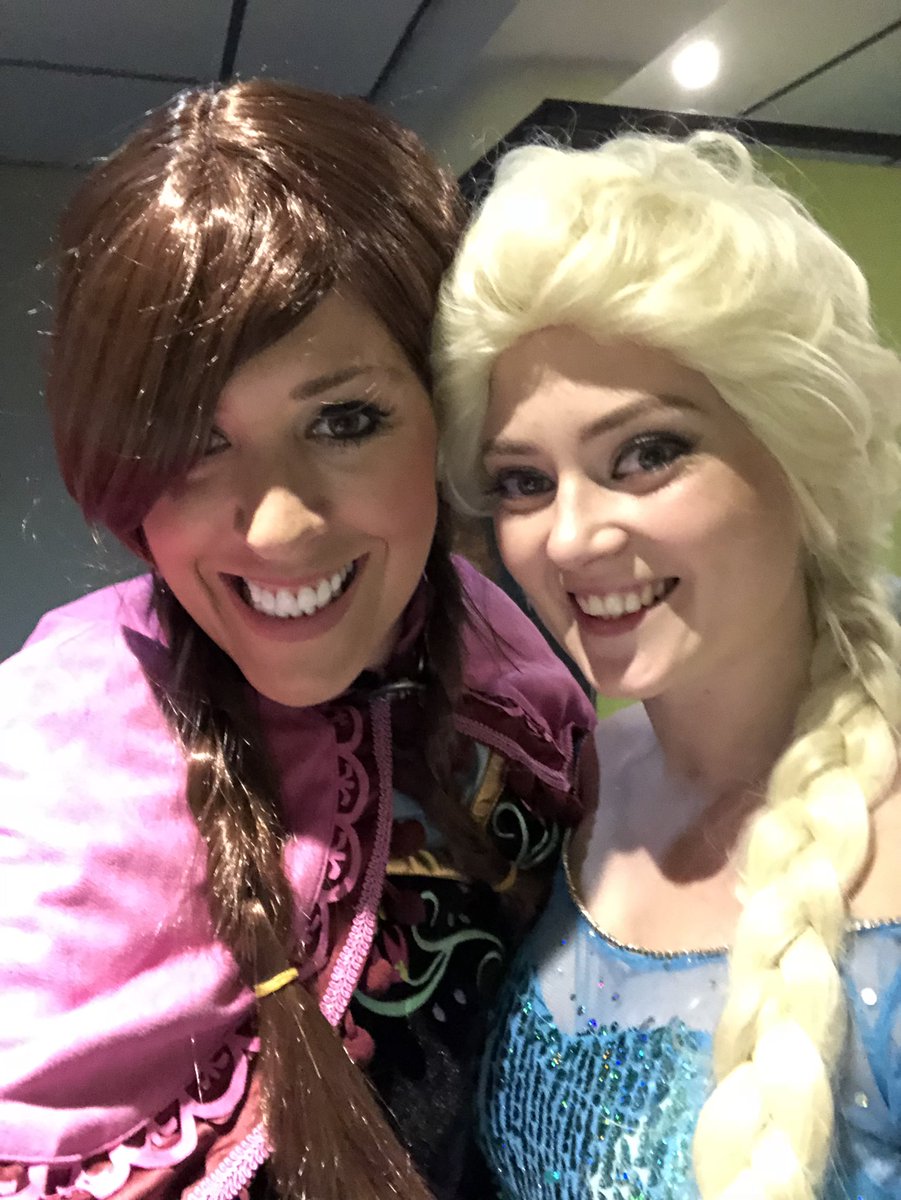 UKprincessparty's tweet photo. Anna and Elsa had such an amazing day today at Yashikas birthday party. Happy 6th Birthday Yashika lots of love 💕 #frozen #princessparties #booknow https://t.co/yy4W2rFwcP