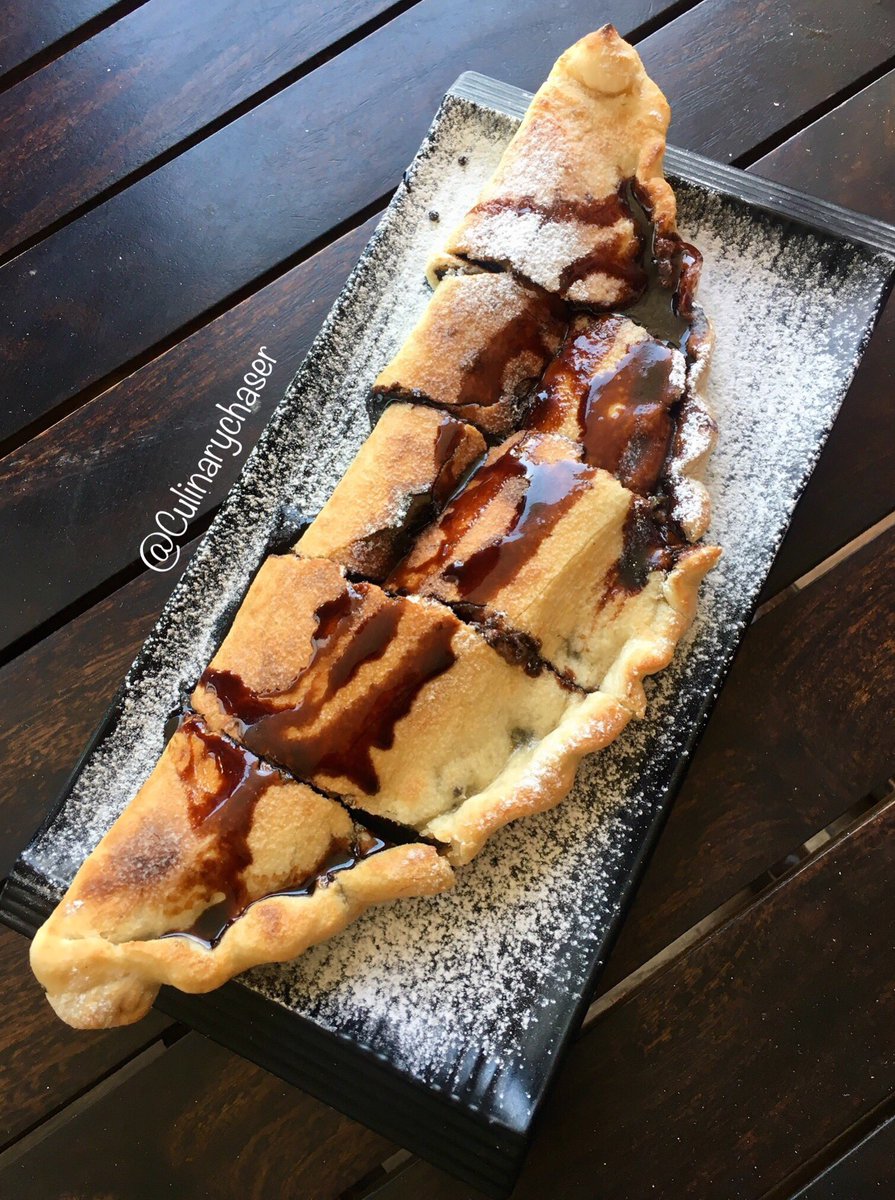 culinarychaser's tweet photo. Chocolate #calzone 🤤
Follow @culinarychaser 
Review on #zomato : https://t.co/ZiuryLM6xi
#culinarychaser #chocolate  #yummy #chocolatefilled #jaipur #foodie #foodlover #dessert #dessertporn #foodoftheday #foodshot #foodpic #zomatoin #fumoattico #indianfoodie #rajasthan #reviewer https://t.co/dv6xdAYY6w
