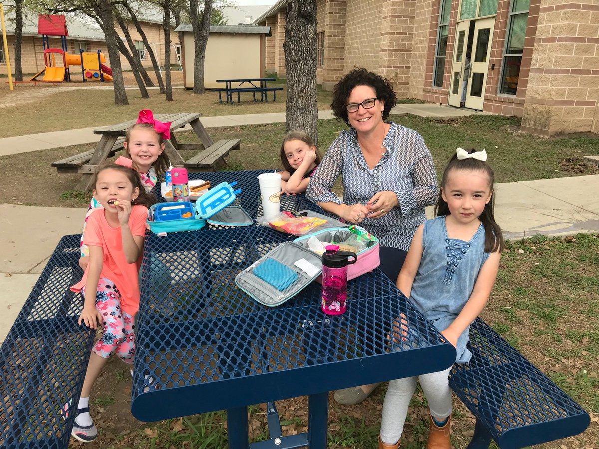 mbinhim's tweet image. Makes a heart happy when Kinder kiddos want to spend time with you at lunch! #tablepoints #cubcash #ccescubs #LoveMySchoolDay @CiboloCreekES