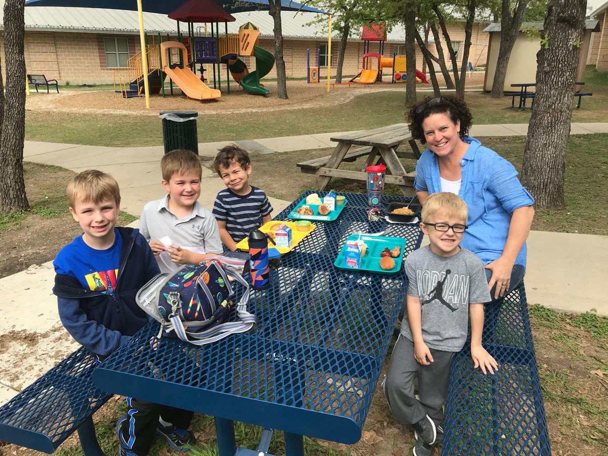 mbinhim's tweet image. Makes a heart happy when Kinder kiddos want to spend time with you at lunch! #tablepoints #cubcash #ccescubs #LoveMySchoolDay @CiboloCreekES