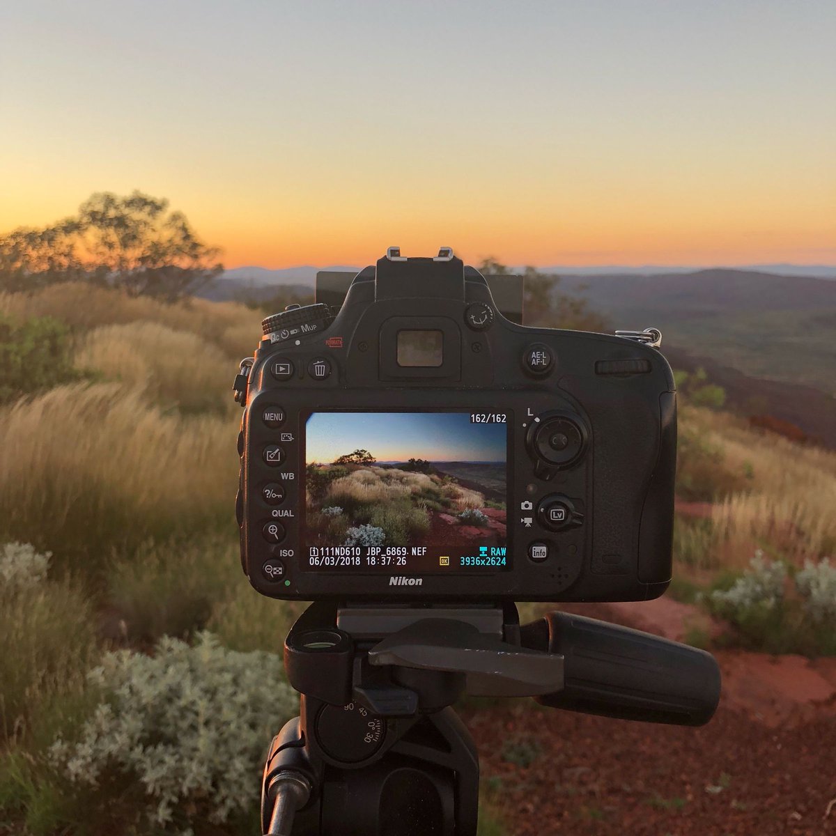 body_jasmine's tweet photo. Doing my thing on the top of a mountain, the highest #4wd accessible mountain in #Western #Australia at 1,128 metres above sea level 📷☀️ #photography #pilbara #justanotherdayinwa https://t.co/UQkHfkSfAJ