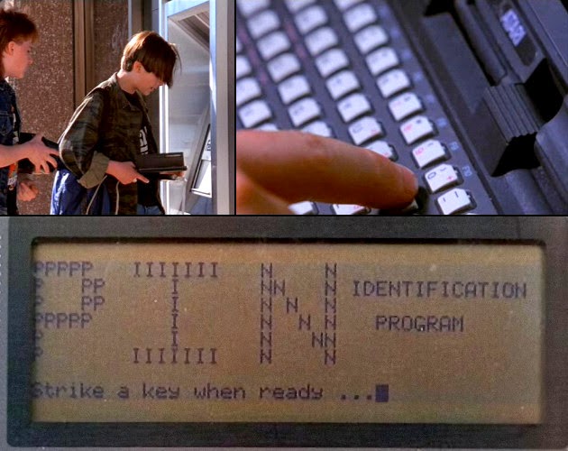 11/04/1989: Atari presenta Portfolio, el primer computador compatible PDA. Era compatible PC XT del tamaño de una cinta VHS. Traía procesador de texto, agenda y hoja de cálculo. En Terminator 2, el joven John Connor lo usó para robar un cajero automático.