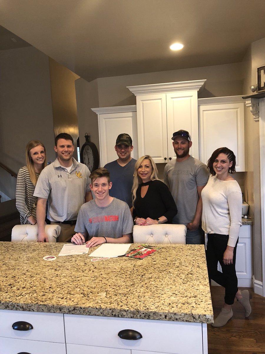 thejonparker2's tweet photo. I am excited to announce that I have committed to Everett CC to continue my education and basketball career. Thank you to everyone who supported me and to all the coaches who recruited me. #TrojanNation https://t.co/vb5HV0zFoh