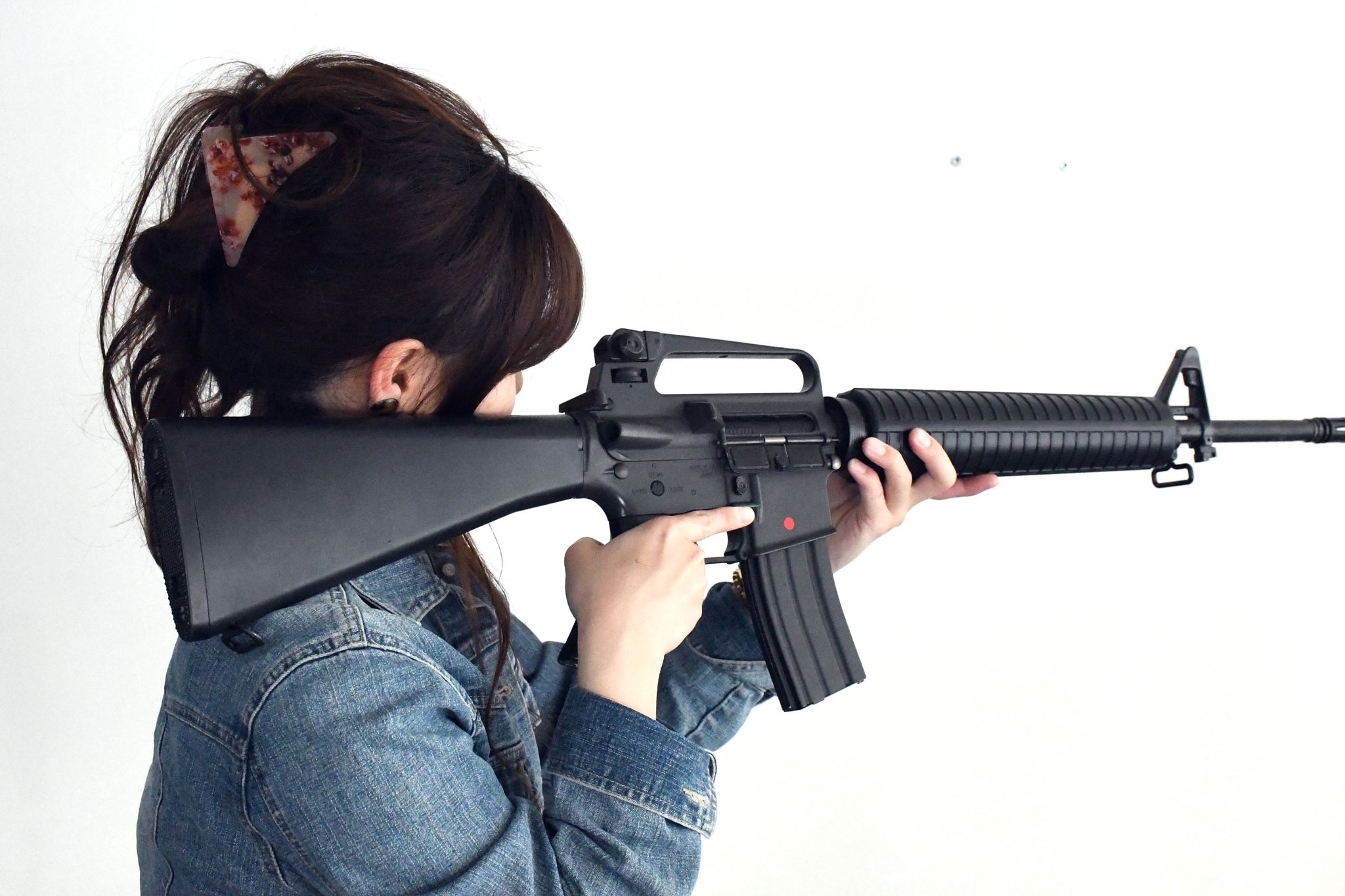 ミリヲタ サバゲー サバイバルゲーム サバゲー女子 ちょろいもんだぜ撃ち を実際のモデル で再現 W サバゲーねーちゃん サバイバルゲーム アサルトライフル M16a2 電動ガン エアソフトガン サバゲー女子 Airsoft Rifle そのキレイな顔を
