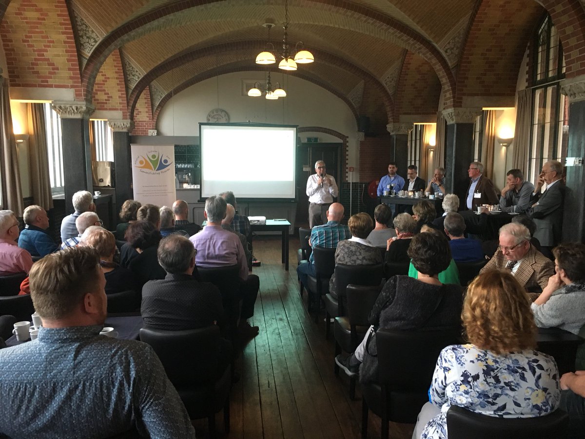 Dorpsbijeenkomst 2018 Samenstichting Hoeven in Bovendonk is succes! Grote opkomst in sfeervolle setting met ruimte voor vragen en suggesties. Ook presentatie van de projecten waar de Samenstichting bij is betrokken: zie ook samenstichtinghoeven.nl