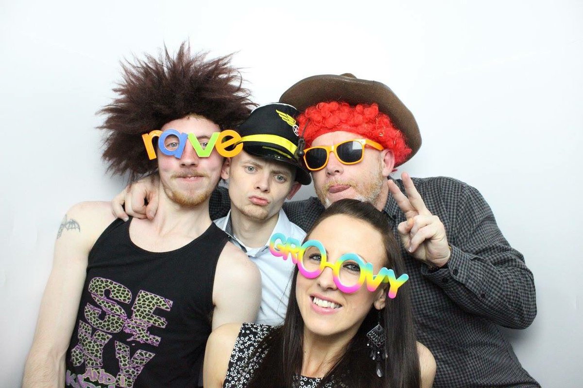 MissZoeGroves's tweet photo. Happy #nationalsibilingsday to my 3 brothers. Think these photos sum us up perfectly π #GrovesTribe #loveaparty #alwayssmiling #notsureonthepouts #familyiseverything x https://t.co/wmU1GqRWNS