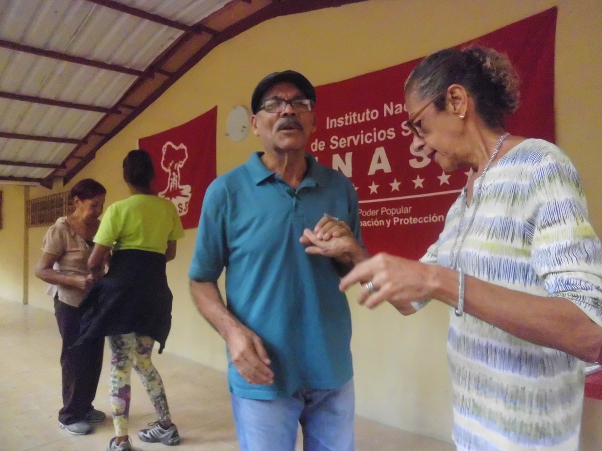 Inass_BarutaIB's tweet photo. LOS ADULTOS MAYORES DEL CSSA BARUTA PARTICIPARON DEL VIERNES DE TALENTO BAILANDO JOROPO ORIENTAL. https://t.co/C3AZCIoGV0