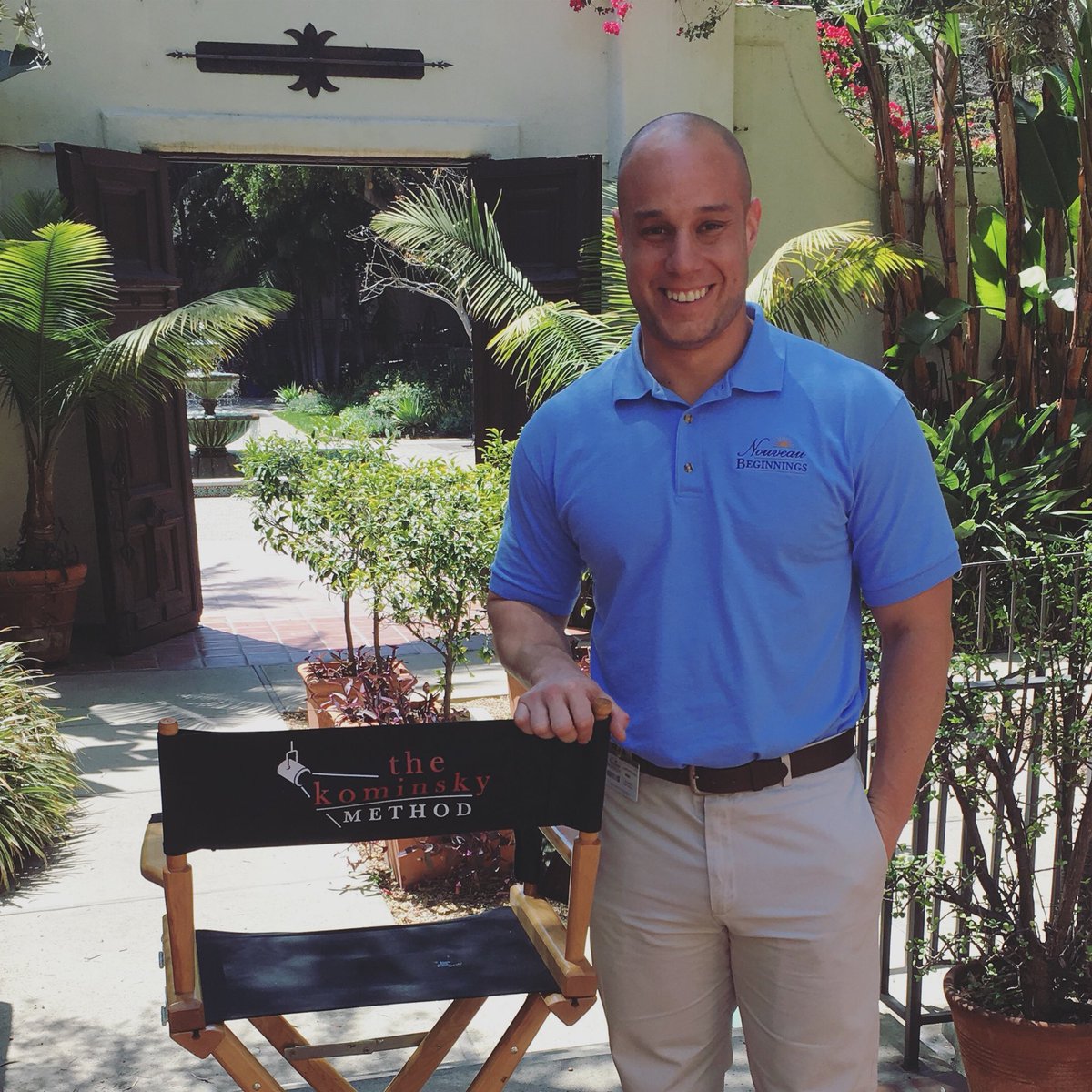 brandonMmorales's tweet photo. ‘‘Tis a wrap for me on #thekominskymethod. Coming soon to #Netflix! Thanks to Mr. #chucklorre for lettin a brotha act. Now it’s back to working on the big dream #junglecruise #onehundredrepsforrock https://t.co/vOv3DOEyPb