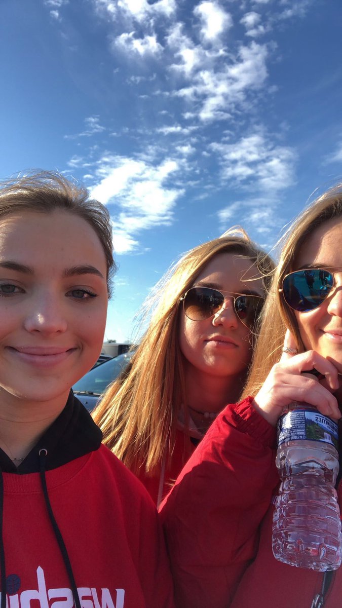 ccarolineokeefe's tweet photo. happy birthday sweet girl I love youuuu Xoxox 🌟💞🎈🎈🌸 @Cecebaldwin11 https://t.co/7bvQApvmzP