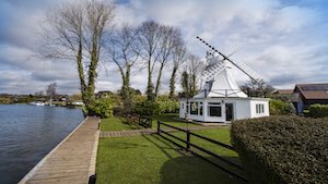 Ever wanted to stay in a #windmill? Now you can with @broadsescapes #riverside #cottages #holidays on @BroadsNP #TheBroads @visitnorfolk @visitnorwich #Travel #whatsOn #Ineedabreakfrom square houses 🏡 #DreamBig
