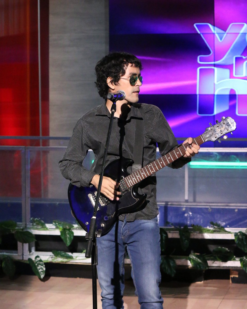 vivelatardepy's tweet photo. ¡Pero si es idéntico! ¡Gustavo Cerati en #YoMeHallo de #VLT! 🎉🎶🎙 https://t.co/D6AxYM4et3