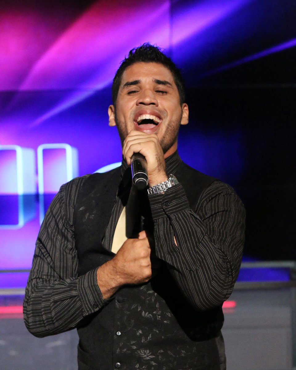 vivelatardepy's tweet photo. ¡Capisimo! 😱 ¡Alejandro Fernández cantando en #YoMeHallo! 🎙🎶 #VLT https://t.co/RUrBNCgNon