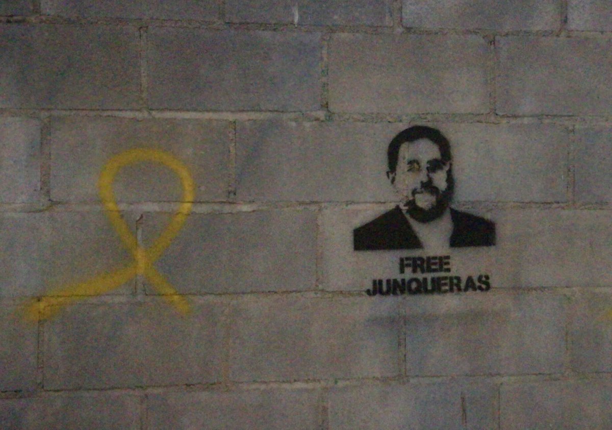 comunllum's tweet photo. És injust que per treballar per fer realitat el desig d'un poble faci 161 dies que comptem nits. Aviat celebraras els anys entre nosaltres.
#Junqueras49 https://t.co/JStVd2L3TT