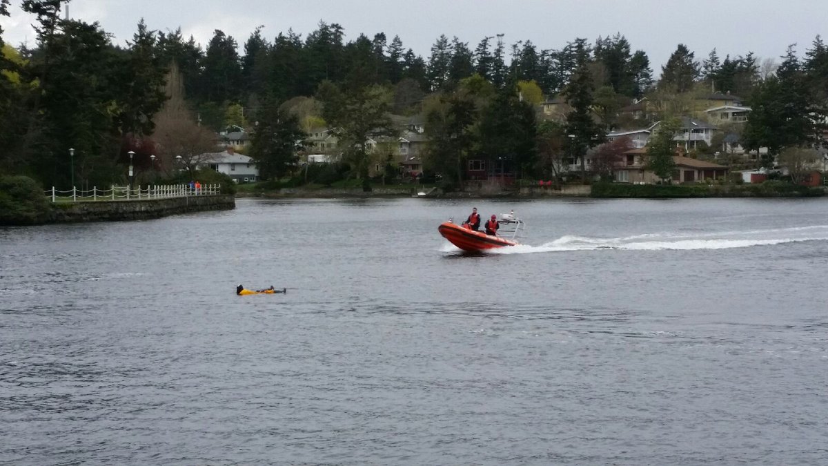 SaanichFire's tweet photo. A cold, and windy afternoon for Saanich Marine 1 water rescue drill on the Gorge waterway. Jt https://t.co/EIyTpqmuQf
