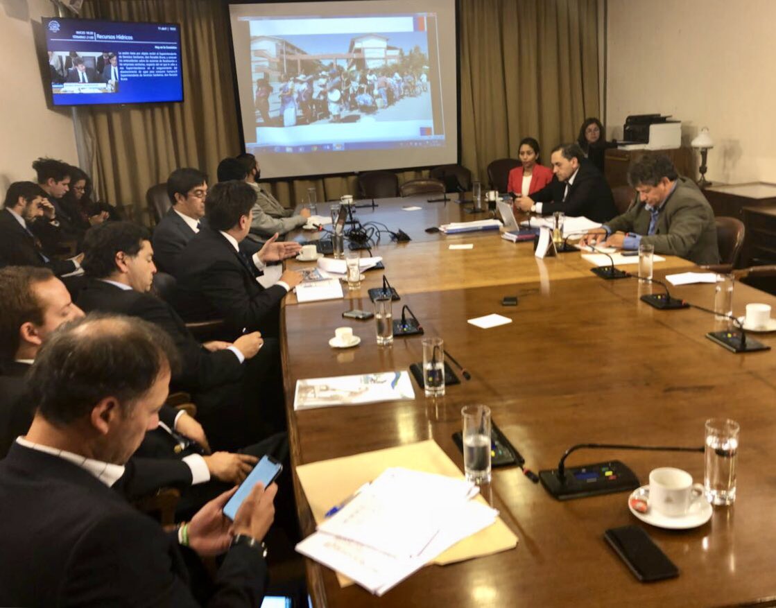 Con el Diputado <a href="/ReneAlinco/">Rene Alinco</a> junto al Superintendente de Servicios Sanitarios para conocer la real acción fiscalizadora de este organismo a las empresas del rubro.