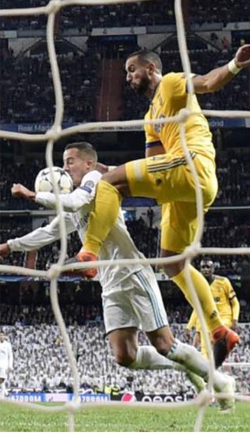 "BENATIA TOCA BALÓN..."

Deja de hacer el ridículo <a href="/cristobalsoria/">Cristóbal Soria</a>