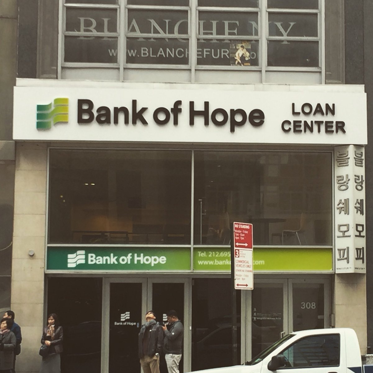 oaktv's tweet photo. Is this a good place for deposits or withdrawals? https://t.co/dulQVBcEH7
