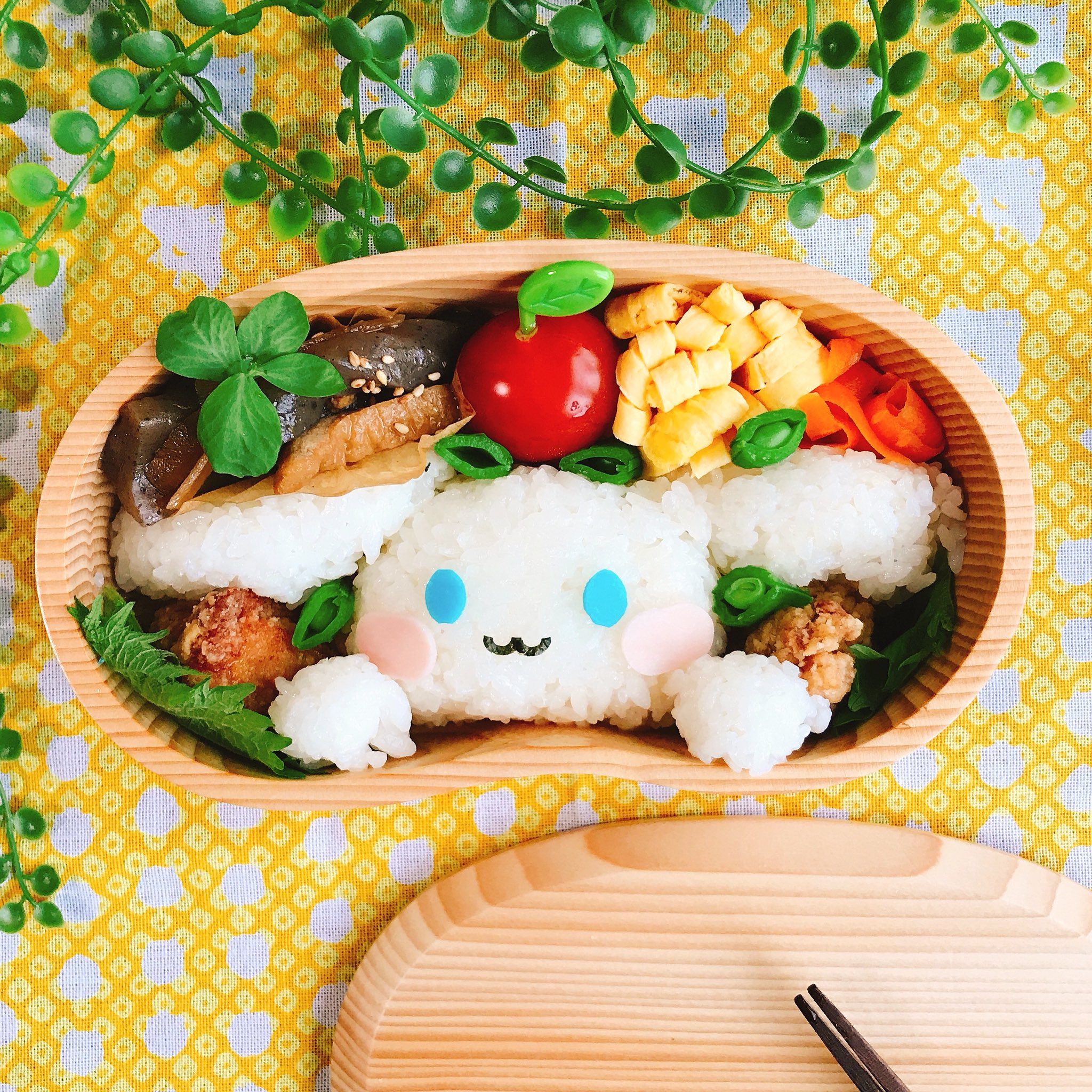 山本ちろ 妄想chiro Cafe店主 シナモロール弁当 昨日が衝撃的なキャラ弁だったので 今日は 定番なキャラ弁で 笑 富山の青蒲鉾の出番ですよー 娘弁当 お昼 お弁当 キャラ弁 ゆるキャラ 富山の蒲鉾 富山のかまぼこ 青蒲鉾 シナモロール