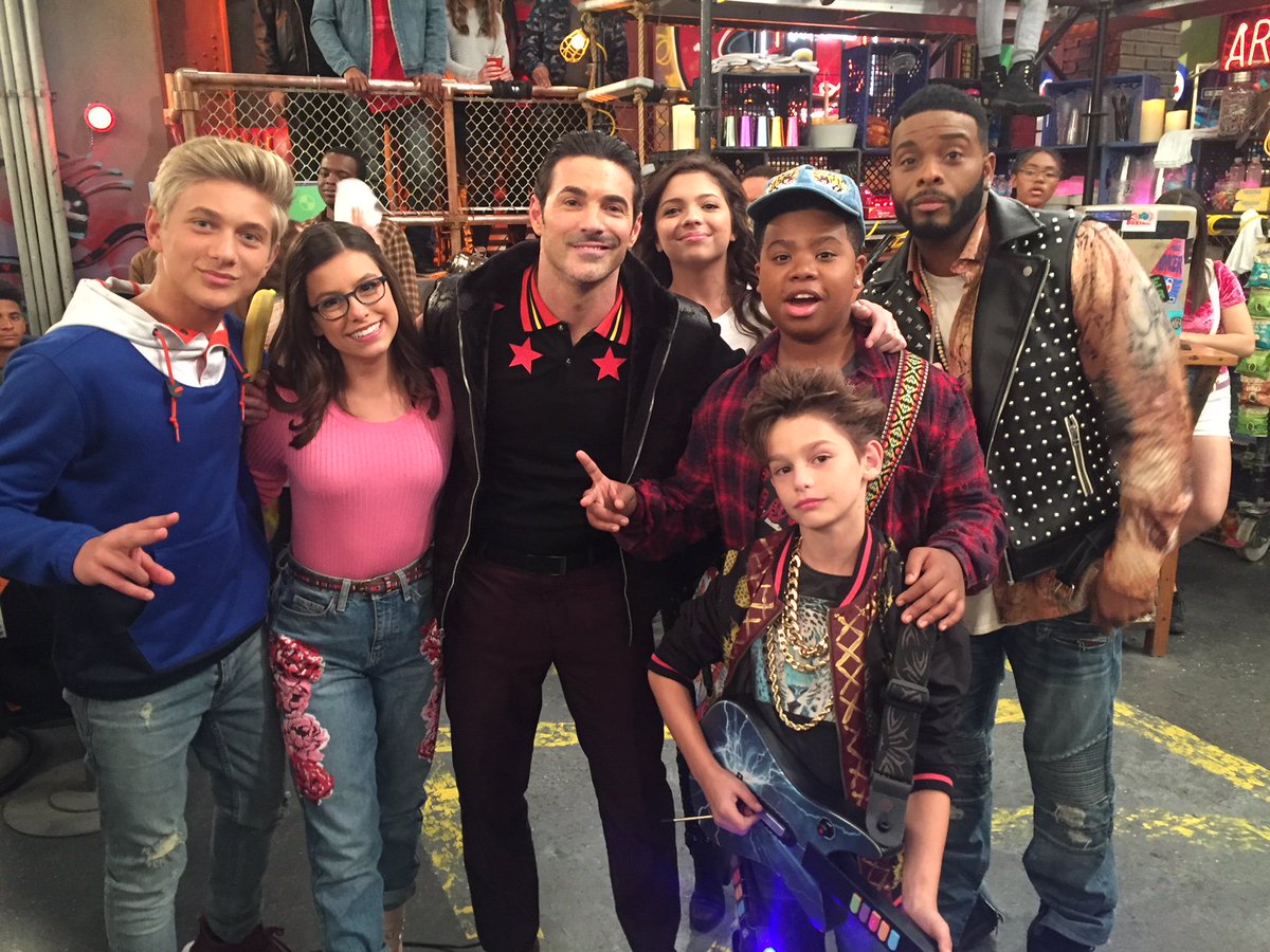 ChrisRoeMgmt's tweet image. Speaking of which, in four days @Josh_Server will be appearing in an episode of GAME SHAKERS alongside ALL THAT alum Kel Mitchell! It comes on at 7pm on Nick, but in the meantime here are some bts photos he snagged for the occasion! 
 #gameshakers #joshserver #kelmitchell #goROE