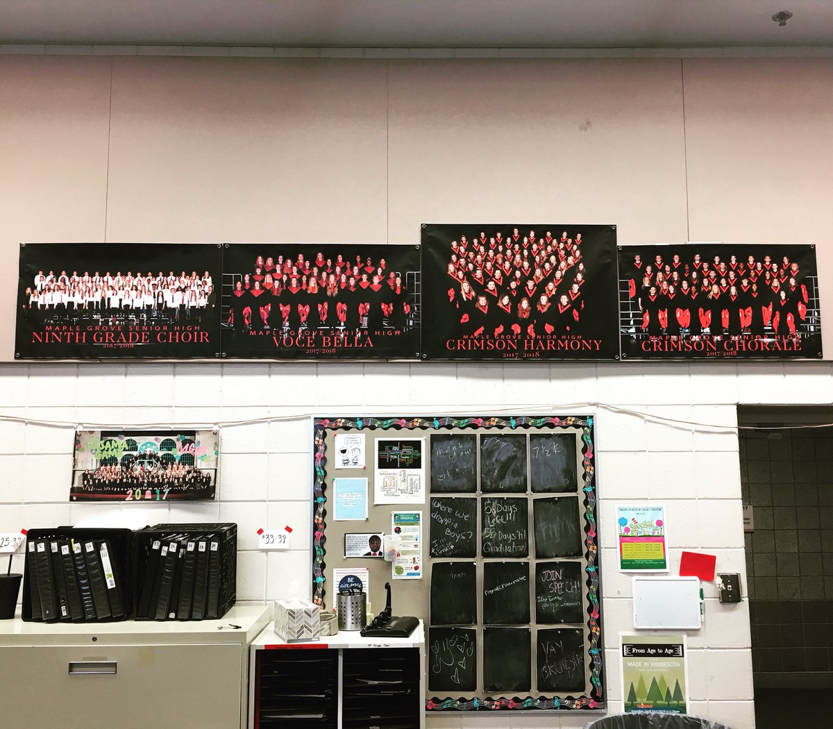 How much do we love the new decorations in the choir room?! ❤️🎵 Thank you <a href="/anyanglephoto/">Kristin Jones</a> for the awesome photos! #crimsonchoirs