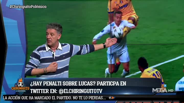 elchiringuitotv's tweet photo. .@LaLigaDeRafa: "Para mí ES PENALTI. Además del empujón, luego le da con la pierna en el BRAZO" #ChiringuitoPolémica https://t.co/7DusrsK4UD
