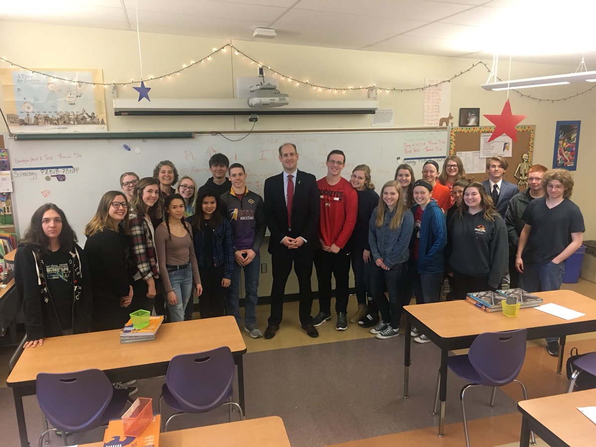 JudgeBlaine's tweet photo. Spoke with Vandalia Butler HS students this morning about their county judiciary. 🏛 @Vandaliabutler https://t.co/14bdf49BWs