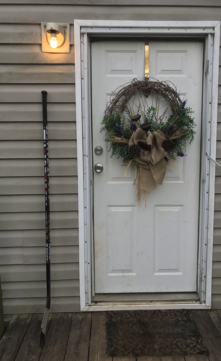 Trax23's tweet photo. Thoughts &amp; Prayers from our family to the #HumboldtBroncos #SticksOutForHumboldt #hockeydownsouth https://t.co/lF5geJVfxT
