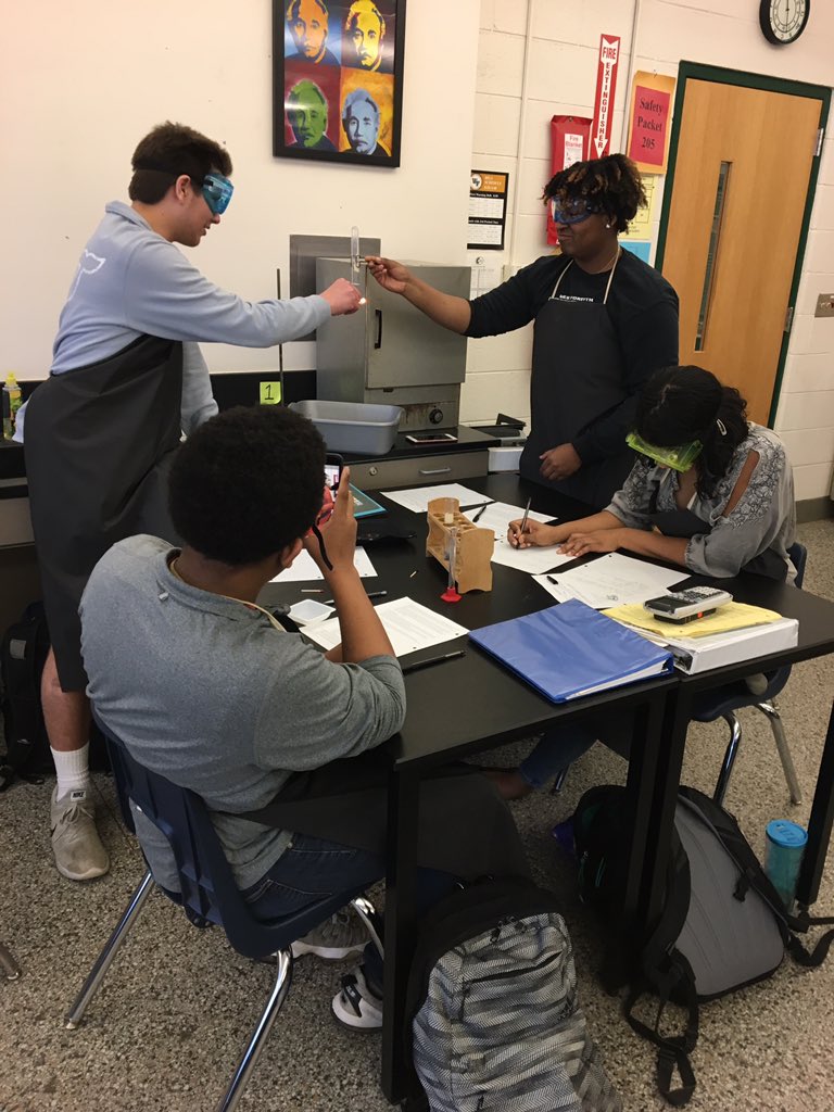 atkinswestchem's tweet image. Reactions Lab Day 3 - checking out Zn and HCl and learning about the flaming splint test🤓🔥@WSFCS_Science #RealTimeChem #WeDoScienceWell #ExpModelDemo
